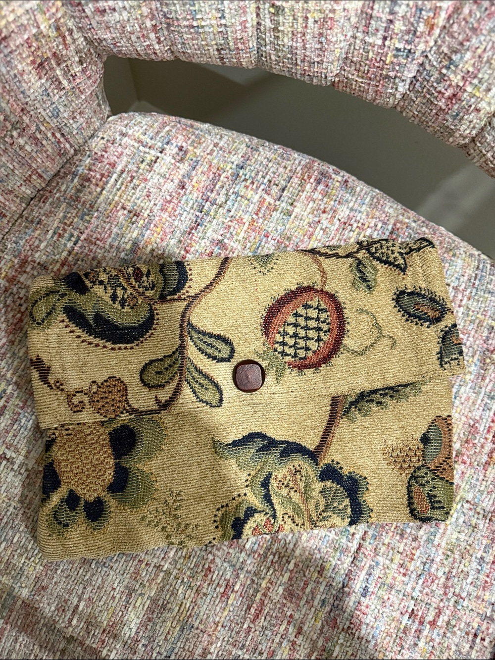 Vintage-Inspired Floral Tapestry Clutch in Beige